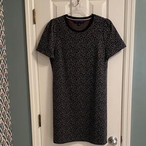 Tommy Hilfiger Size Medium Leopard Print Knit Shift Dress - Very Good Condition